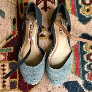 Seychelles black and print summer shoes.